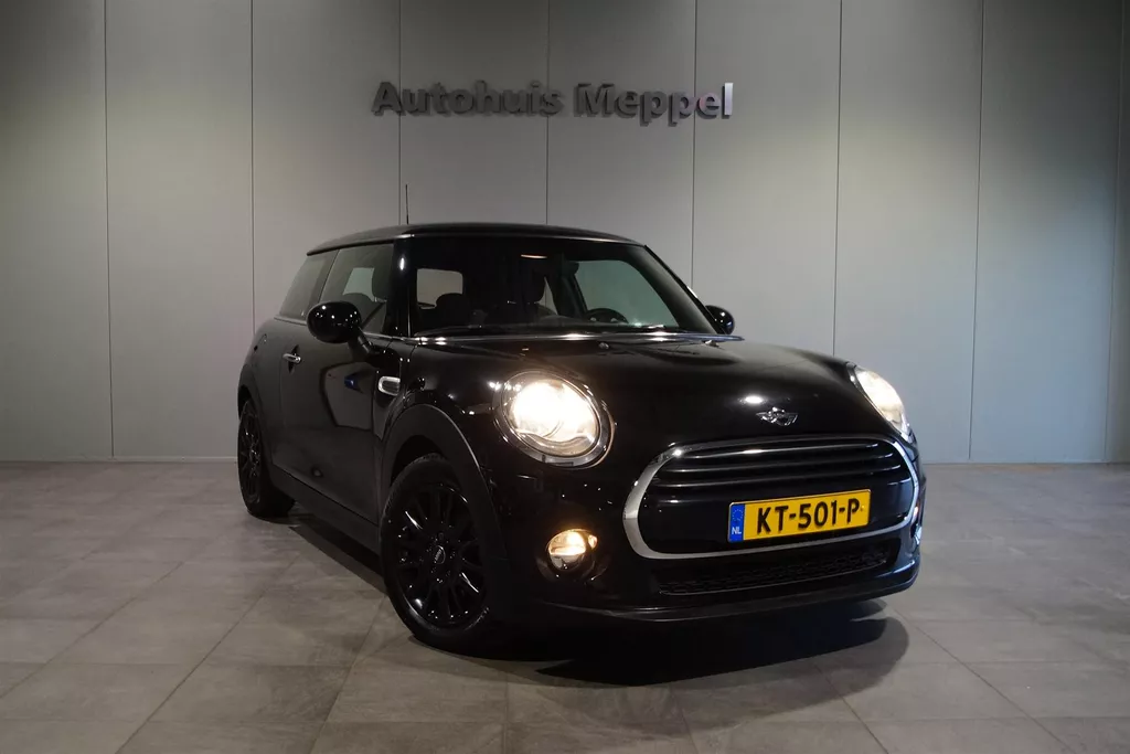 MINI Cooper ** GERESERVEERD ** 1.5 | Navigatie | Line Carbon Black | Engelse Vlag Achterlichten | Nederlandse Auto |