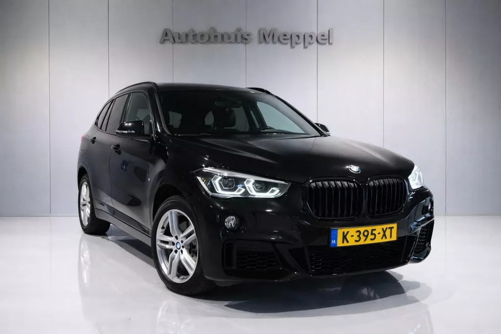 BMW X1 xDrive20i M-Sport*LED*Panoramadak*PDC*Shadowline