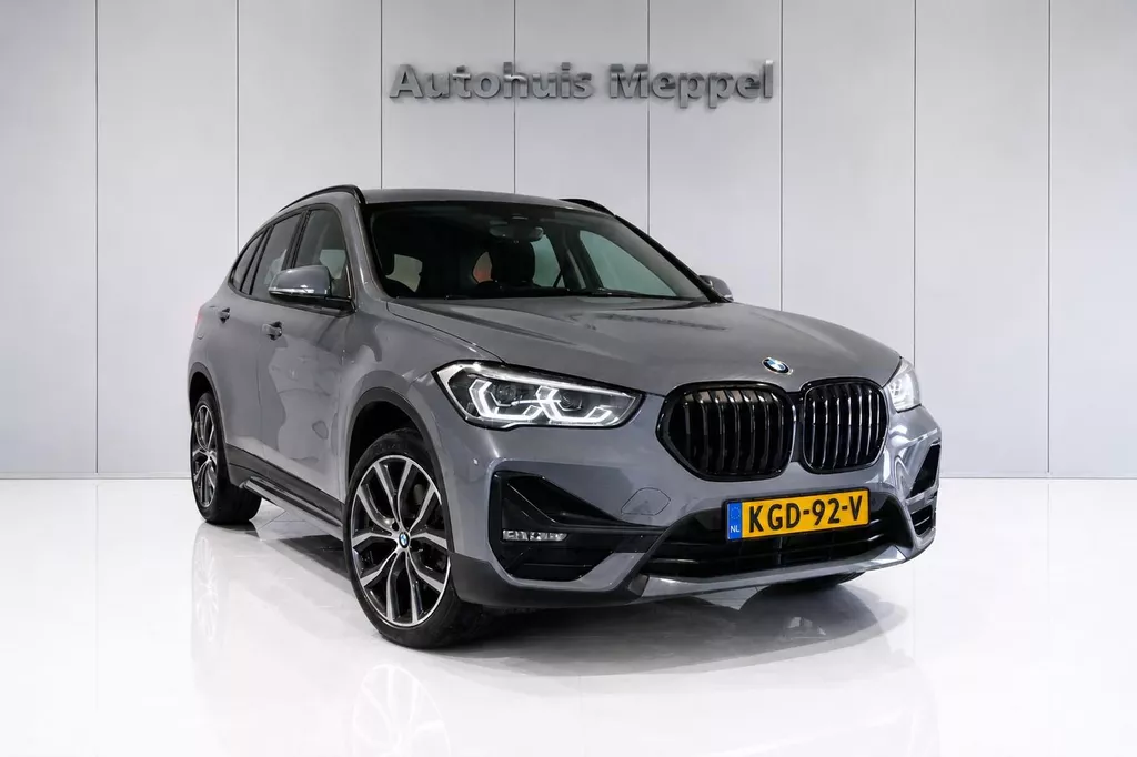 BMW X1 xDrive20i Sport-Line*LED*Trekhaak*Head-Up*NaviPro*PDC