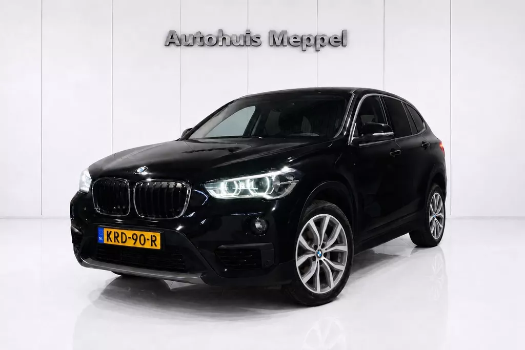 BMW X1 sDrive20i Advantage*LED+*Navigatie*Sportstoelen*PDC