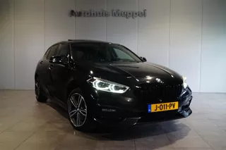 BMW 1 Serie 118i Sport Line | LED | Harman/Kardon | Panoramadak |
