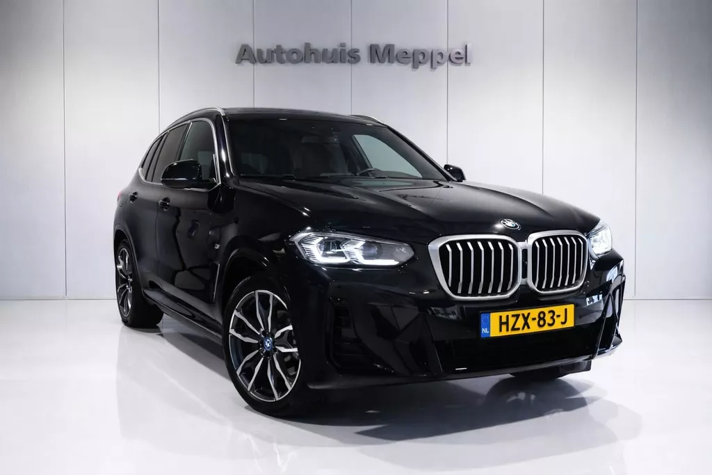 BMW X3 xDrive30e **Gereserveerd**M-sport/// | Panormadak | Head-up Display | H/K Sound | LED