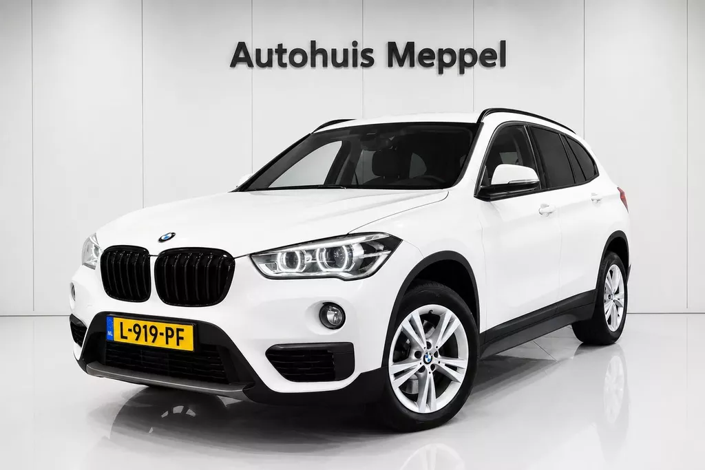 BMW X1 sDrive20i Advantage*Trekhaak*LED+*PDC*Sportstoelen*Navigatie
