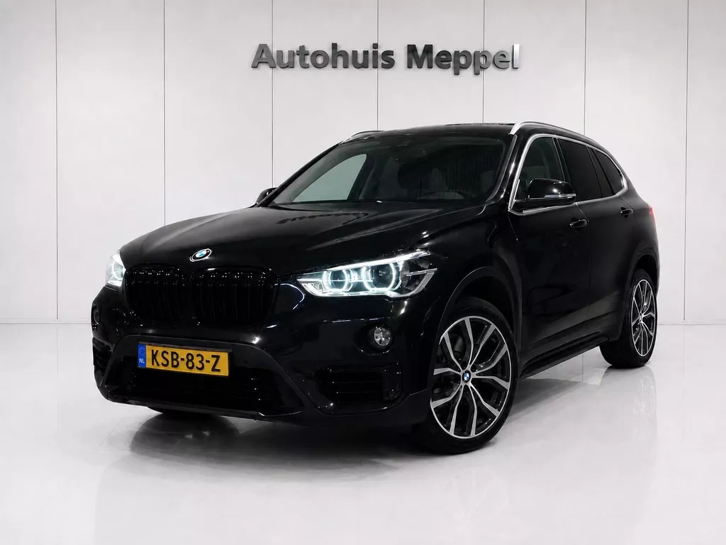 BMW X1 sDrive20i Sport-Line LED HiFiSound M-leerstuurwiel PDC