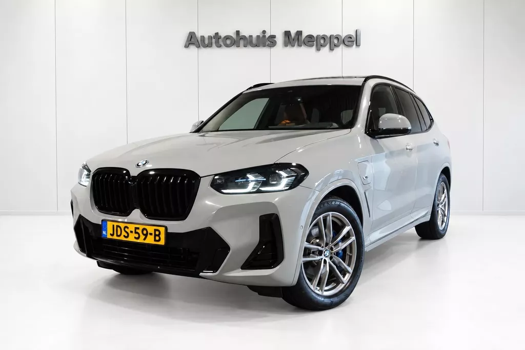 BMW X3 xDrive30e M-Sport | Spec M-Stoelen | LED | HUD | Pano| 360Cam