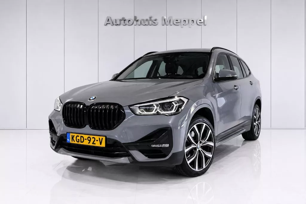 BMW X1 xDrive20i Sport-Line*LED*Trekhaak*Head-Up*NaviPro*PDC