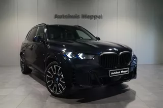 BMW X5 xDrive 50e &quot;'Gereserveerd '&quot; NIEUW | M-Sport | Panoramadak | Iconic Glow-Grill | 10km