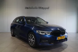 BMW 3 Serie 330 i ** GERESERVEERD ** Harman/Kardon | Hoogglans Shadow line | Trekhaak | LED | 360 camera |