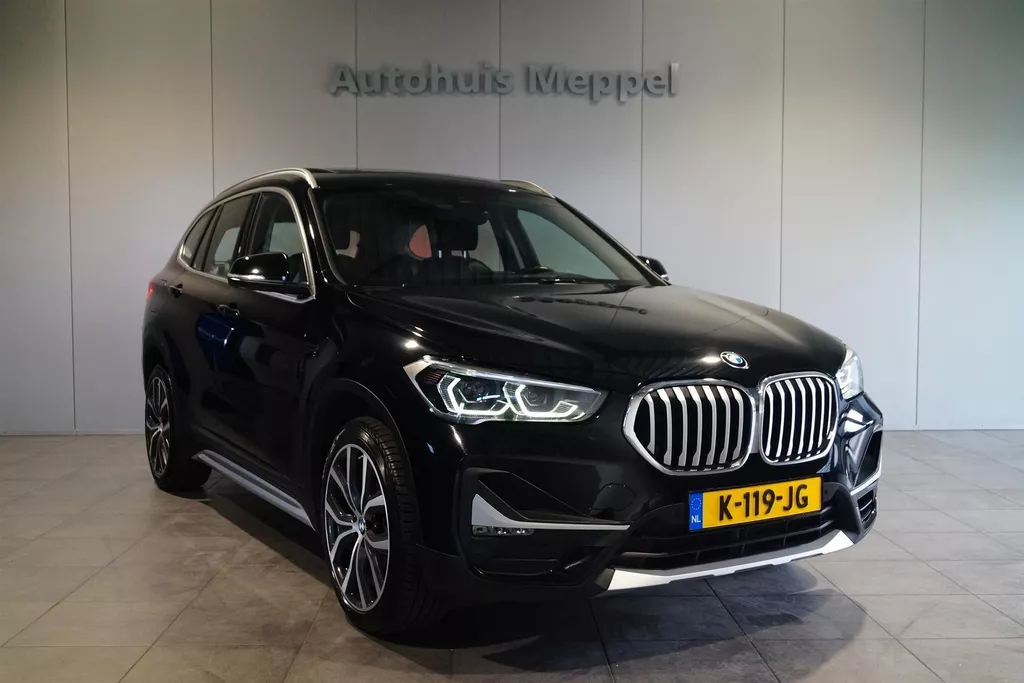 BMW X1 Sdrive20i GERESERVEERD Automaat Facelift | LED | HUD | Panorama | Navi-Pro |